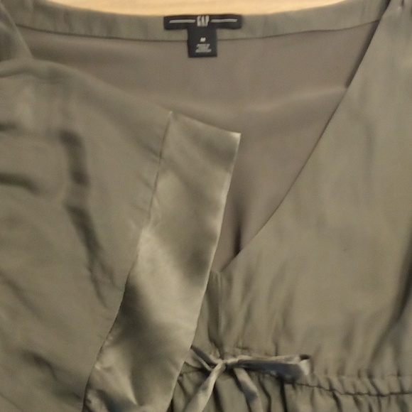 Two-Tone Grey Satiny Top by GAP - Size M - Picture 7 of 7